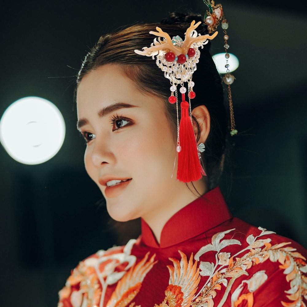 1 Pair Chinese New Year Hair Clips with Dragon Horn and Tassel Design
