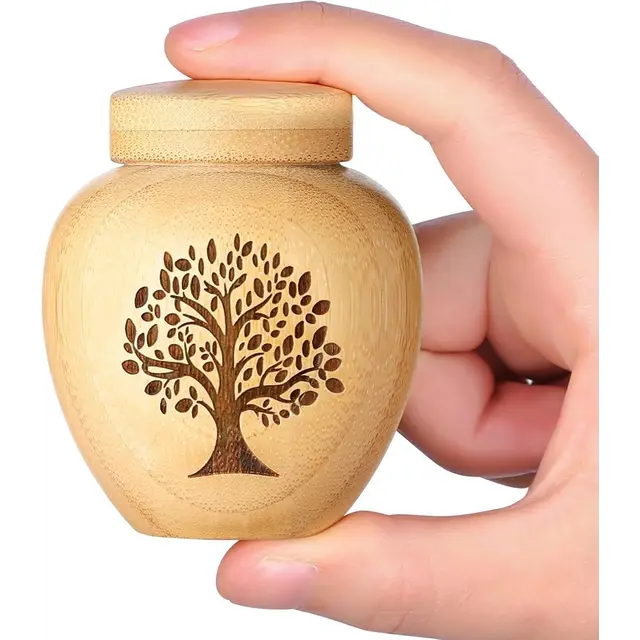 Small Urns for Keepsake Sharing Made of Bamboo