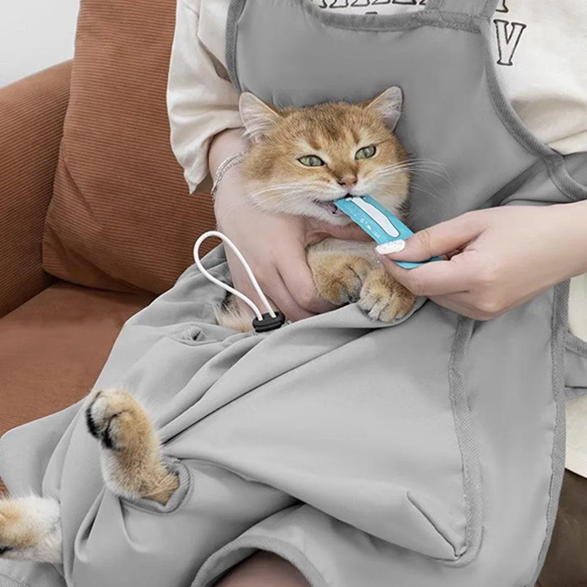 Cat Carrying Apron Non Stick Hair Kangaroo Pouch Pet Grooming Suit Portable image 10