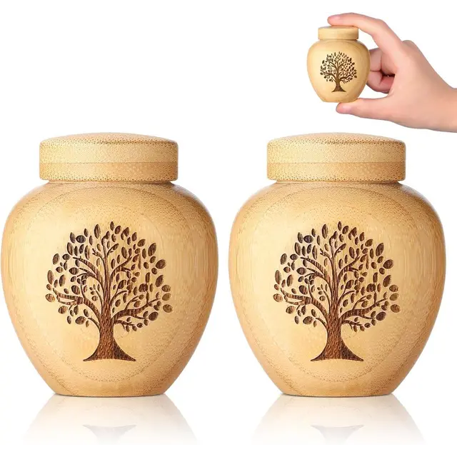 Small Urns for Keepsake Sharing Made of Bamboo