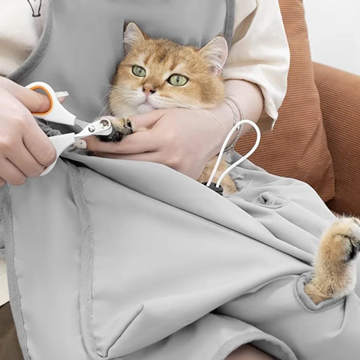 Cat Carrying Apron Non Stick Hair Kangaroo Pouch Pet Grooming Suit Portable image 6