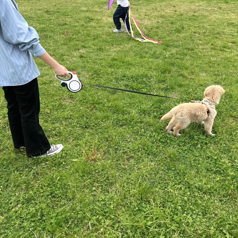 White retractable dog leash image 6