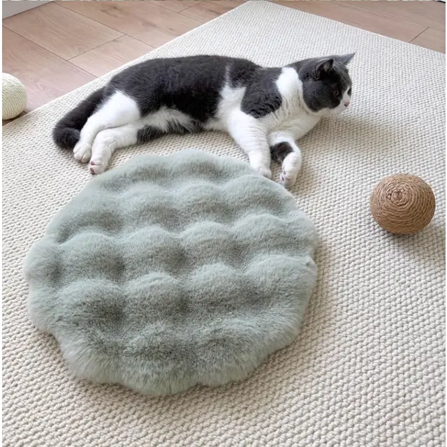 Matcha color Plush Round Cat Mat - Soft Faux Fur Sleeping Pad (40cm Diameter)